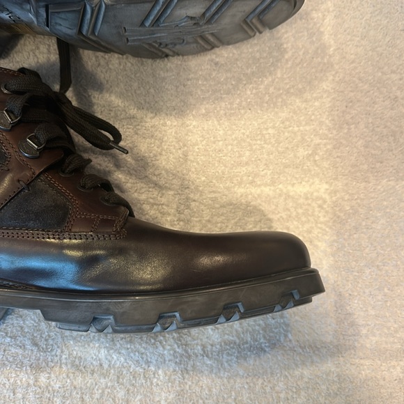- Moncler brown boots. Size 43 - Picture 9 of 11